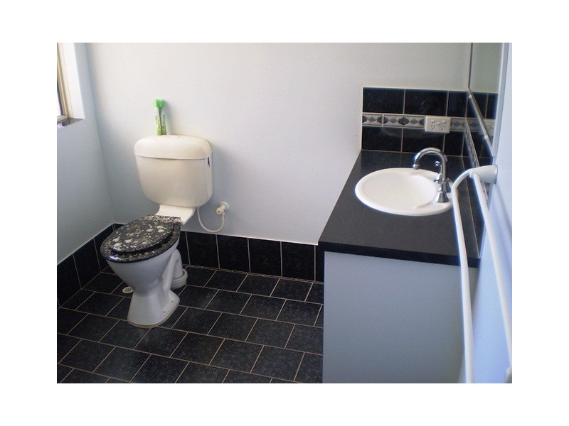 8 Weeloo Road, Waggrakine WA 6530