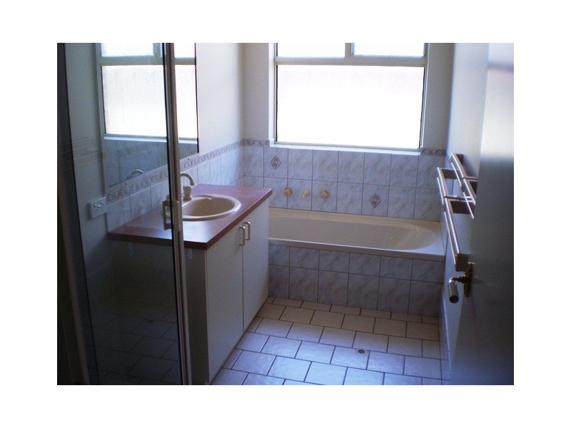 8 Weeloo Road, Waggrakine WA 6530