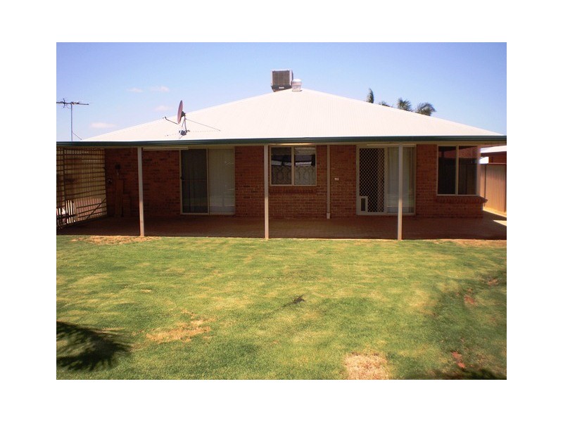 8 Weeloo Road, Waggrakine WA 6530