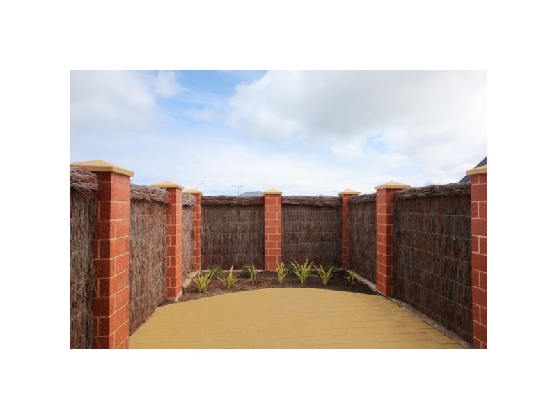 15/2 McDermott Avenue, Wandina WA 6530