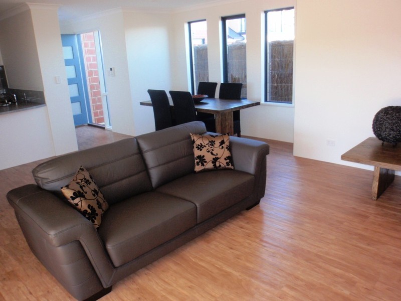 17/2 McDermott Avenue, Wandina WA 6530