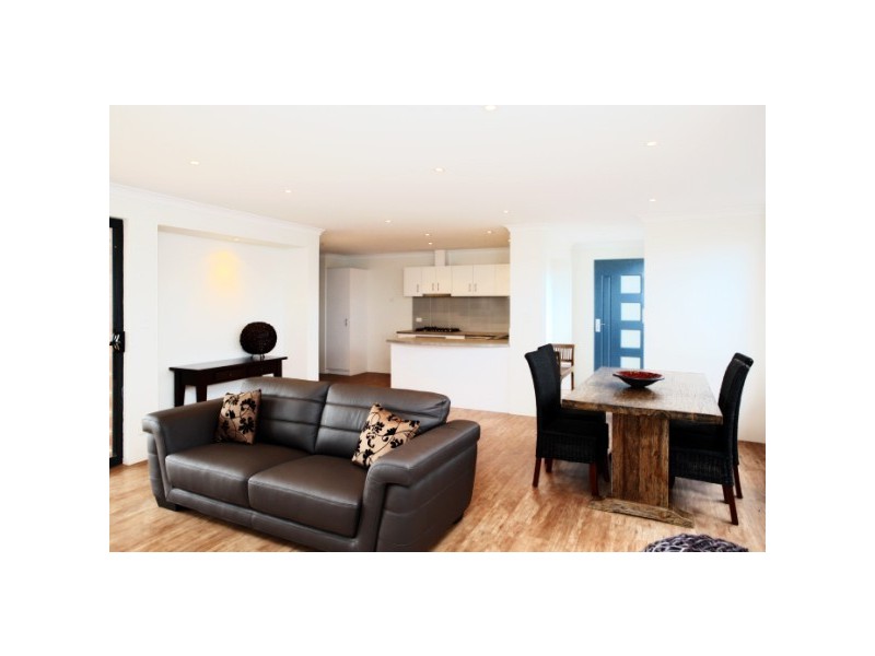 17/2 McDermott Avenue, Wandina WA 6530