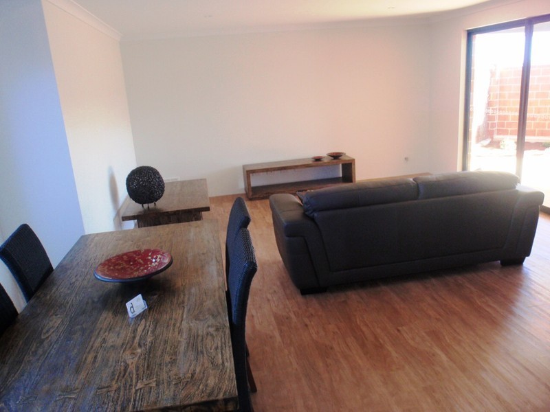 17/2 McDermott Avenue, Wandina WA 6530