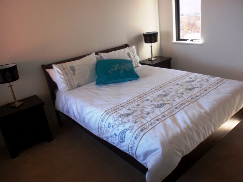 17/2 McDermott Avenue, Wandina WA 6530