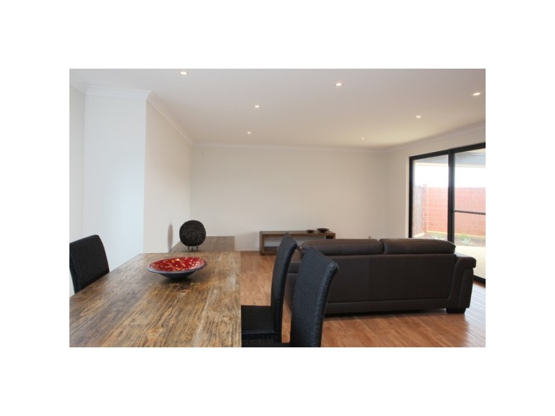 17/2 McDermott Avenue, Wandina WA 6530