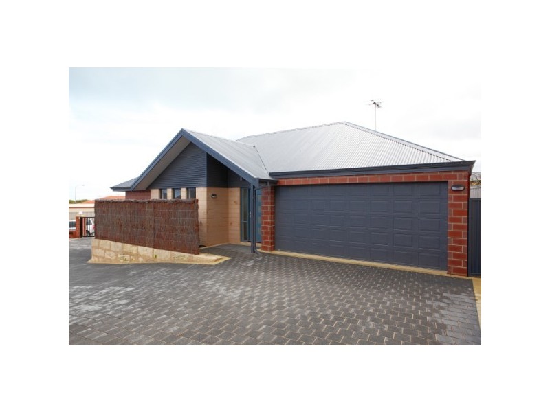 17/2 McDermott Avenue, Wandina WA 6530