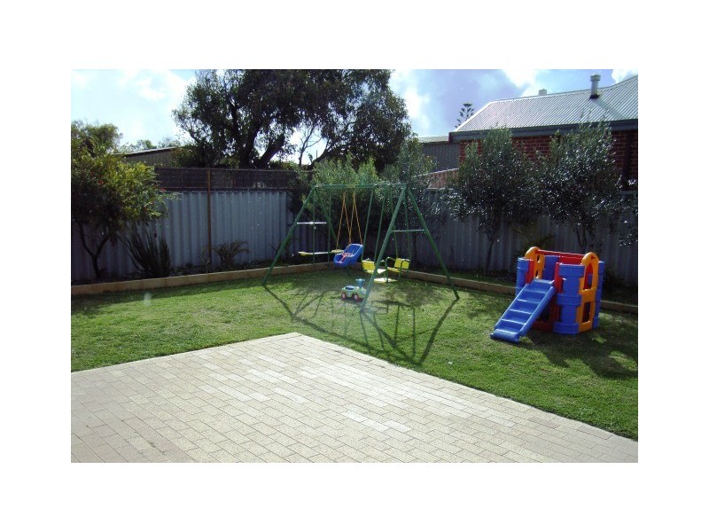 23 Whitfield Street, Beachlands WA 6530