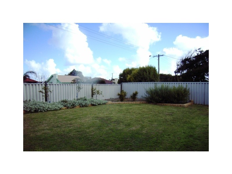 23 Whitfield Street, Beachlands WA 6530