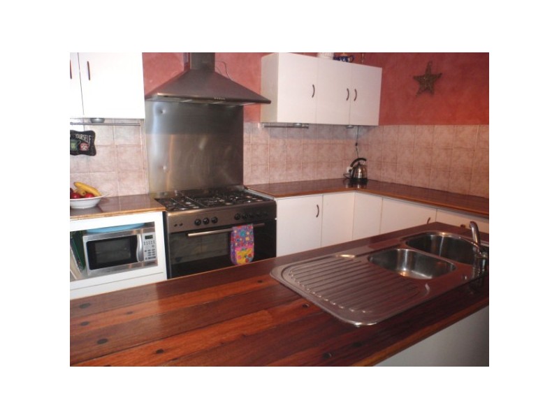 16 Whitfield Street, Beachlands WA 6530