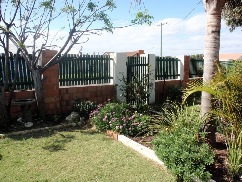 16 Whitfield Street, Beachlands WA 6530