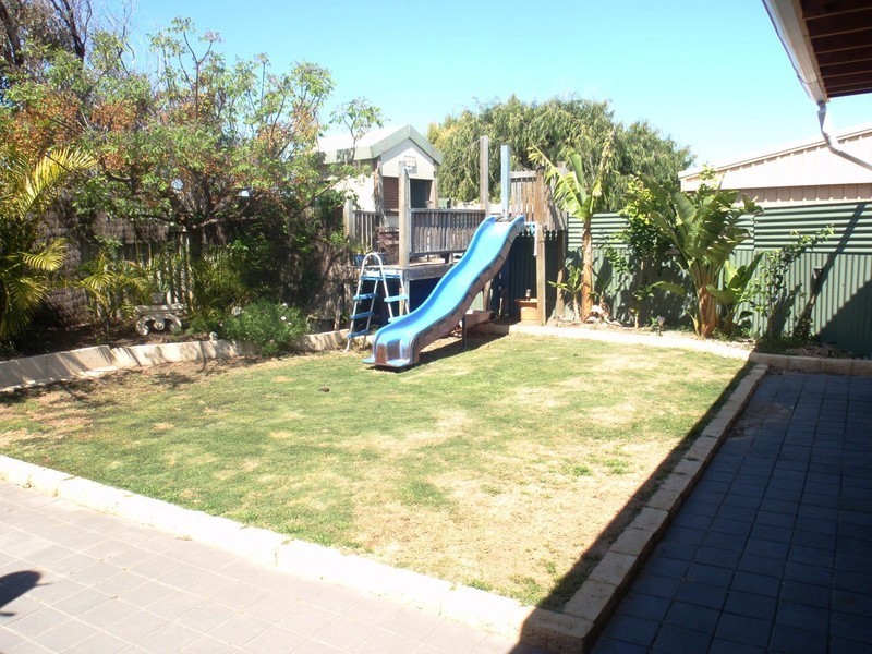 16 Whitfield Street, Beachlands WA 6530