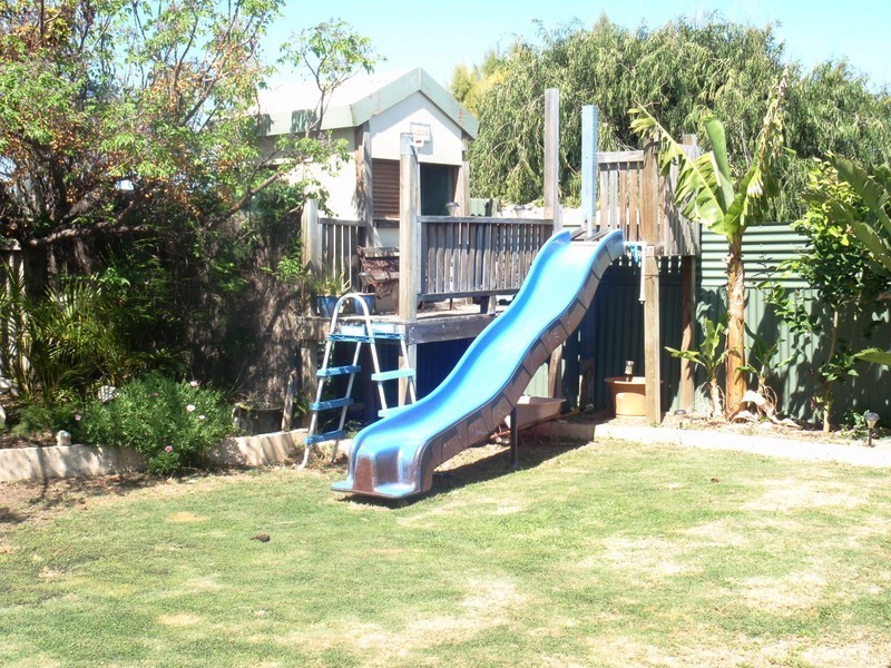 16 Whitfield Street, Beachlands WA 6530