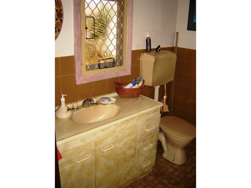 222 First Street, Wonthella WA 6530