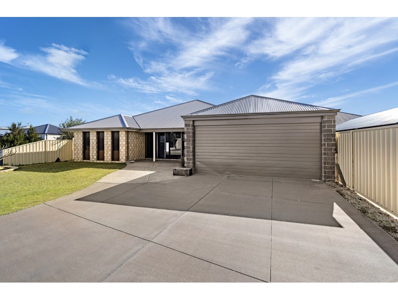 25 Coveside Way, Drummond Cove WA 6532