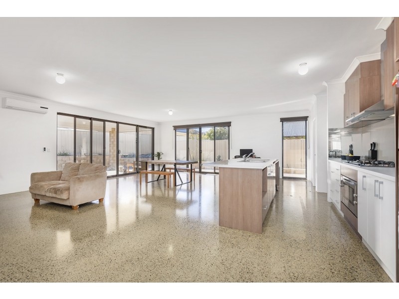 25 Coveside Way, Drummond Cove WA 6532