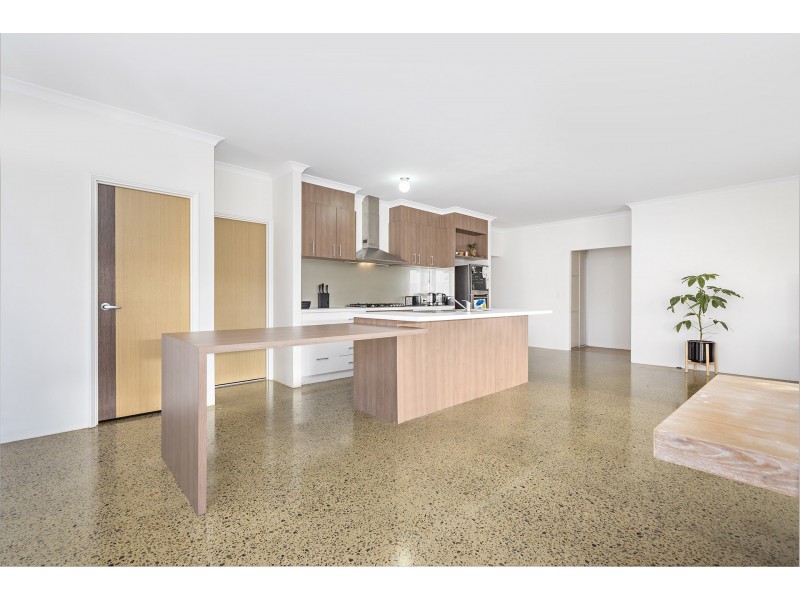 25 Coveside Way, Drummond Cove WA 6532