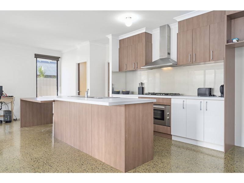 25 Coveside Way, Drummond Cove WA 6532