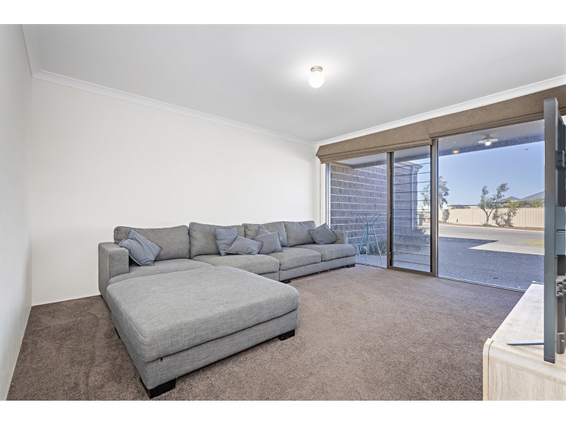 25 Coveside Way, Drummond Cove WA 6532