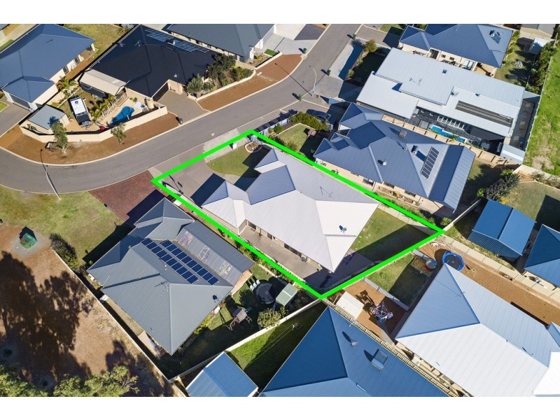 25 Coveside Way, Drummond Cove WA 6532