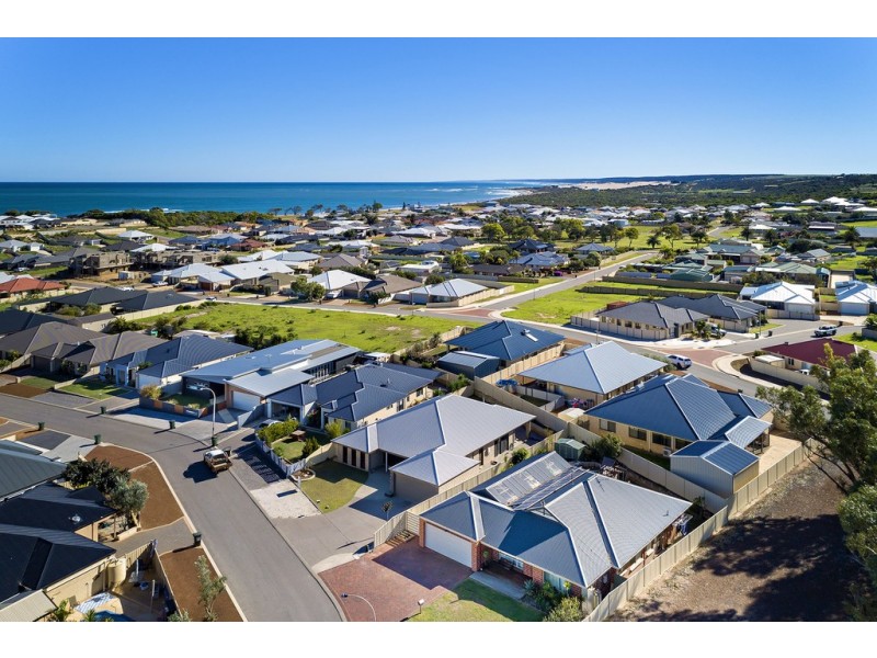 25 Coveside Way, Drummond Cove WA 6532