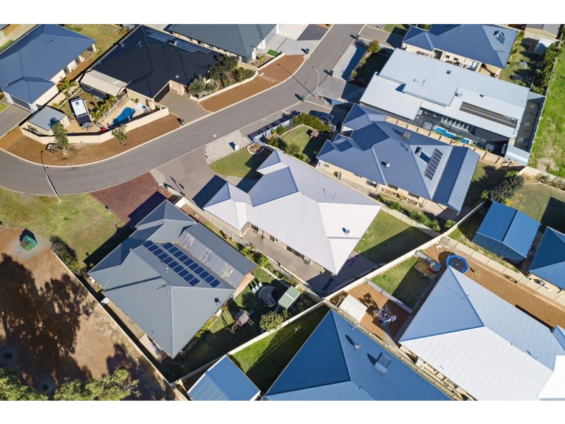 25 Coveside Way, Drummond Cove WA 6532