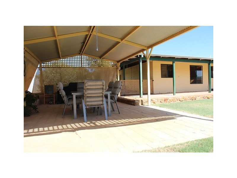 106 Beattie Road, Waggrakine WA 6530