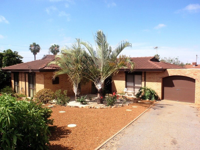 18 Eddington Close, Rangeway WA 6530