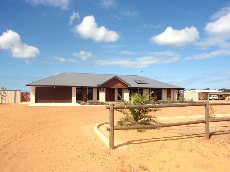 70 Eastlyn Drive, Deepdale WA 6532