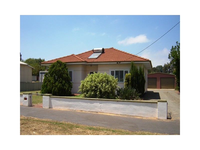 210 Fourth Street, Wonthella WA 6530