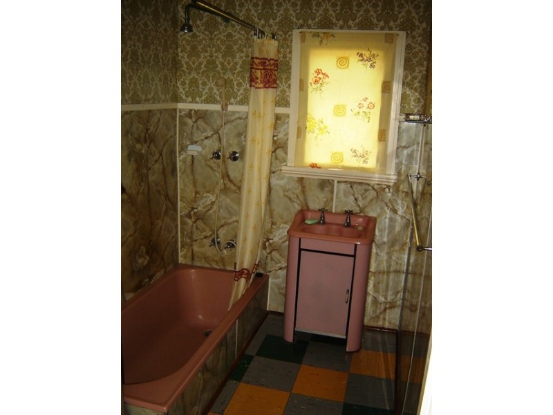 210 Fourth Street, Wonthella WA 6530