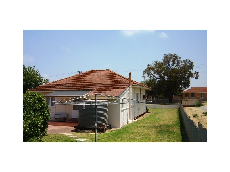 210 Fourth Street, Wonthella WA 6530