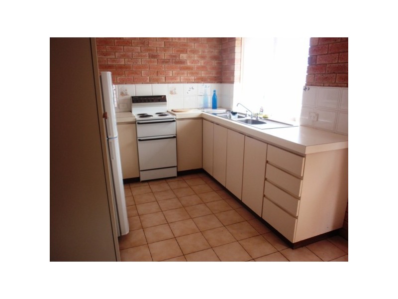 2/61 Waldeck St, Geraldton WA 6530