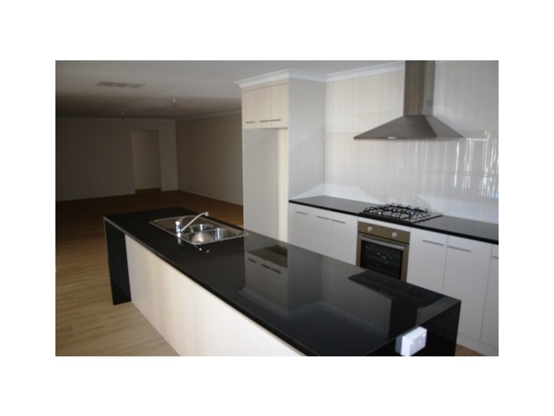 242B Second Street, Wonthella WA 6530