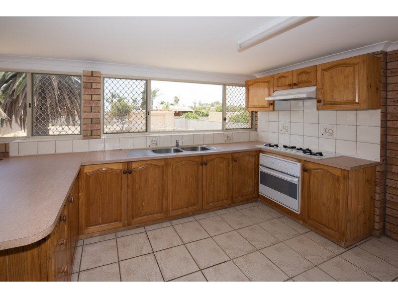 102 Kenny Crescent, Rangeway WA 6530