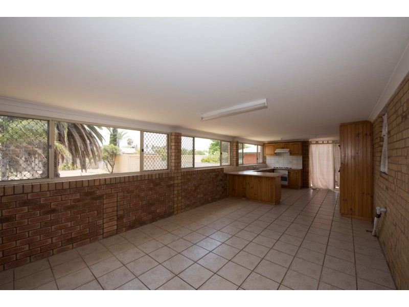 102 Kenny Crescent, Rangeway WA 6530