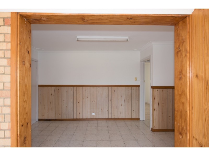 102 Kenny Crescent, Rangeway WA 6530