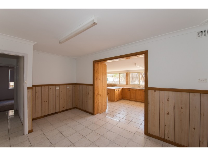 102 Kenny Crescent, Rangeway WA 6530