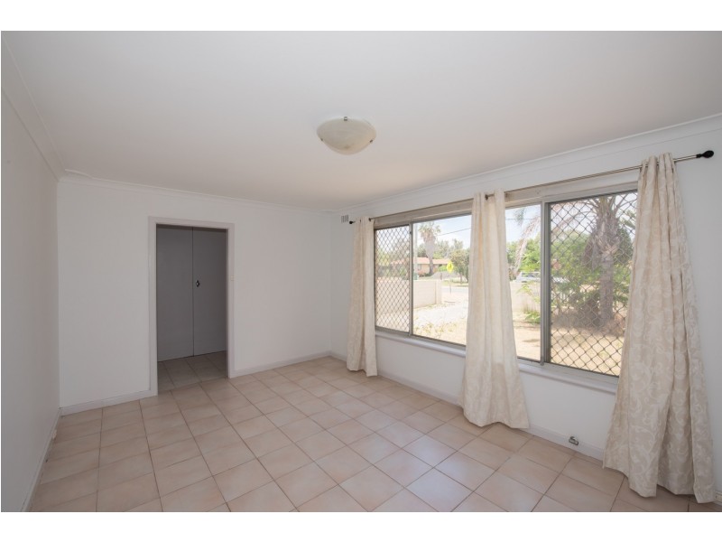 102 Kenny Crescent, Rangeway WA 6530