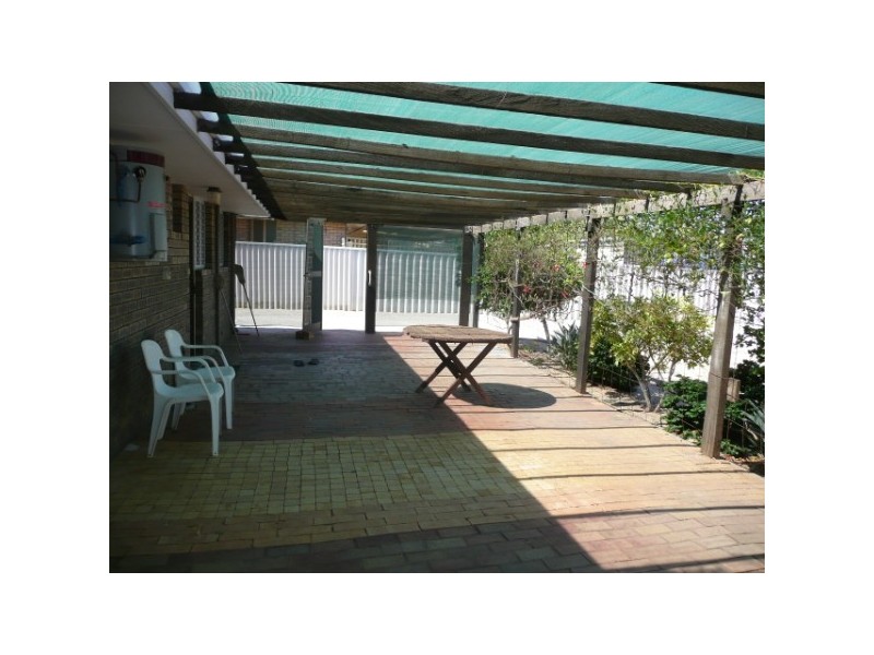 4 Pinyali Way, Waggrakine WA 6530