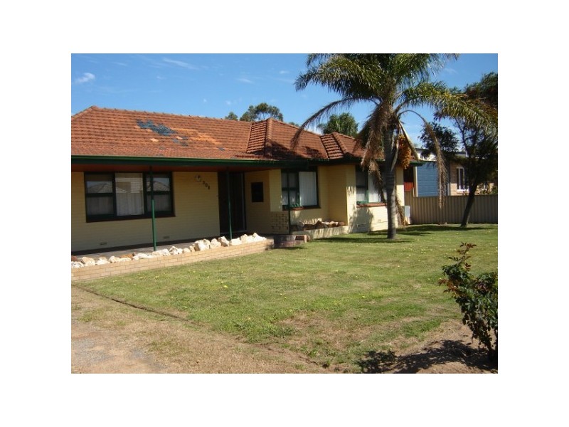 208 Second Street, Wonthella WA 6530