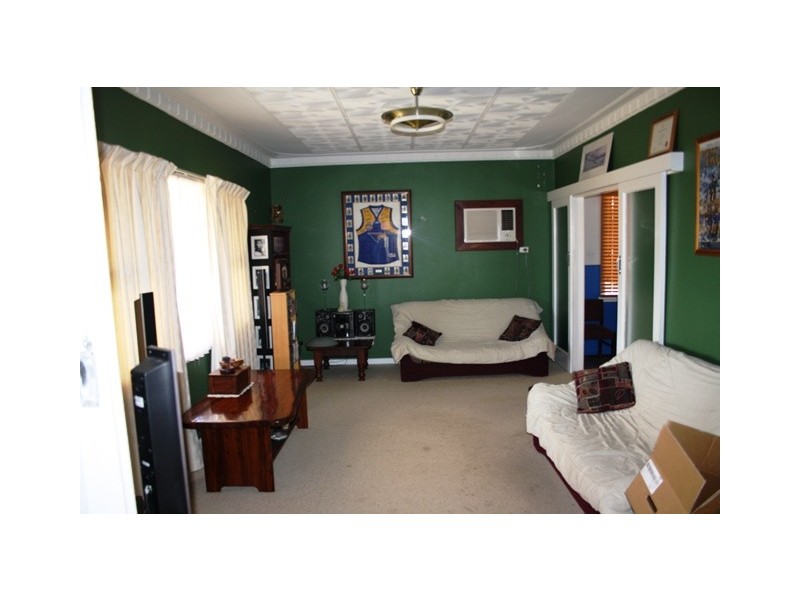 208 Second Street, Wonthella WA 6530