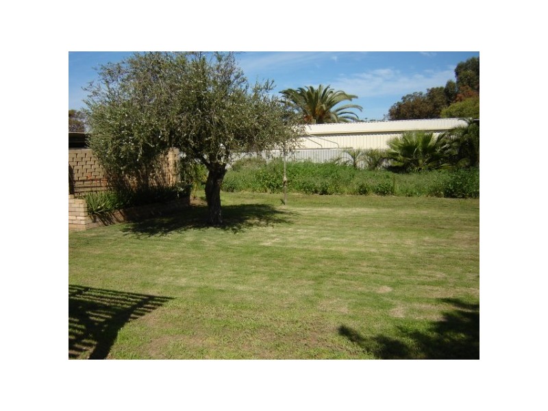 208 Second Street, Wonthella WA 6530