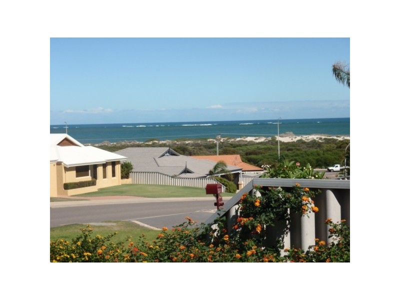 11 Bellimos Drive, Wandina WA 6530