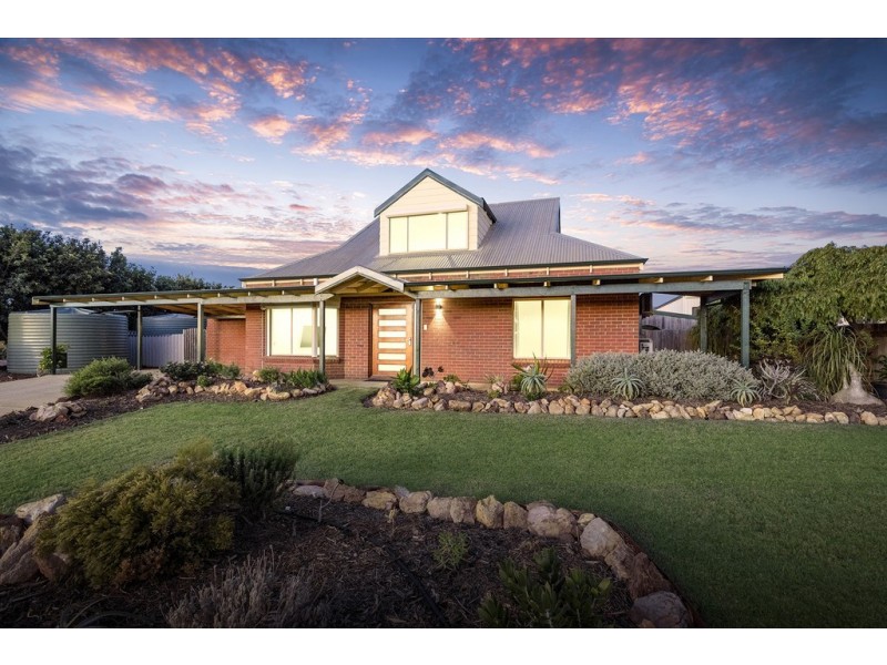 2 Vince Court, Wandina WA 6530