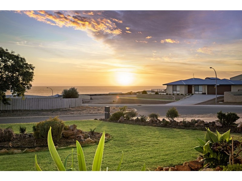 2 Vince Court, Wandina WA 6530