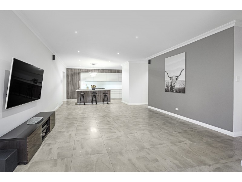 2 Vince Court, Wandina WA 6530