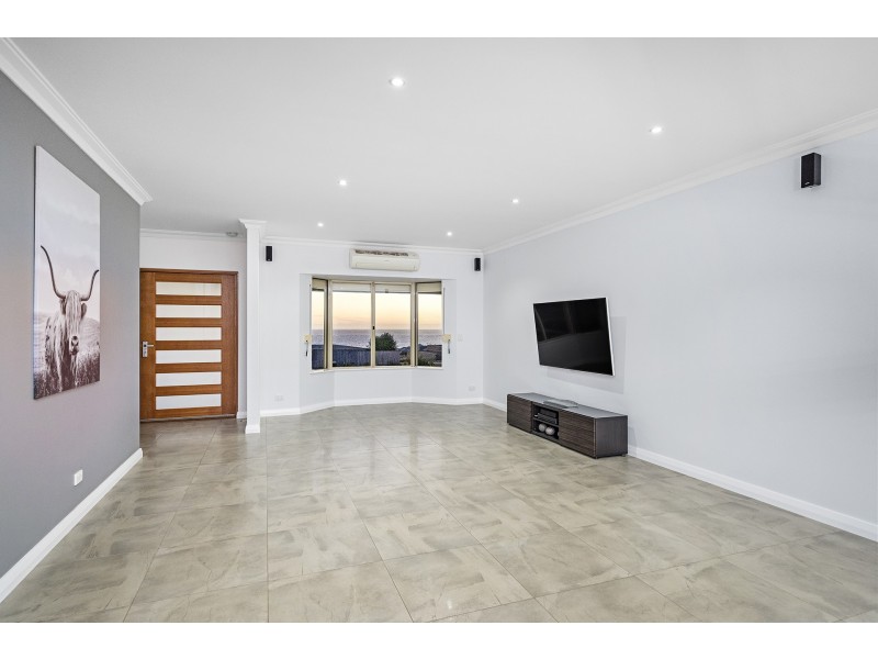 2 Vince Court, Wandina WA 6530