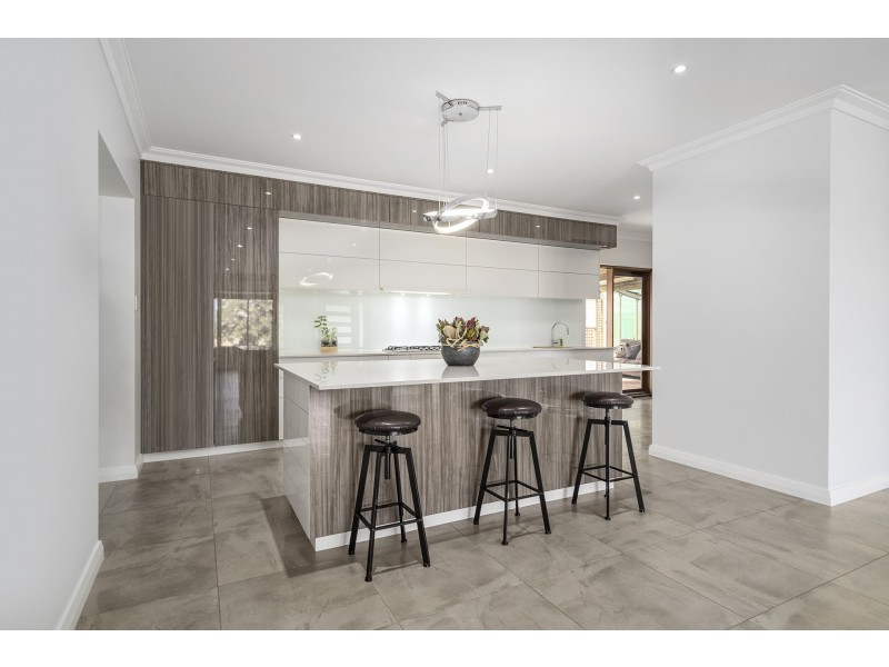 2 Vince Court, Wandina WA 6530