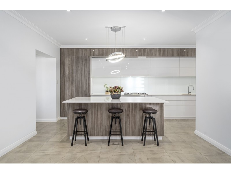 2 Vince Court, Wandina WA 6530