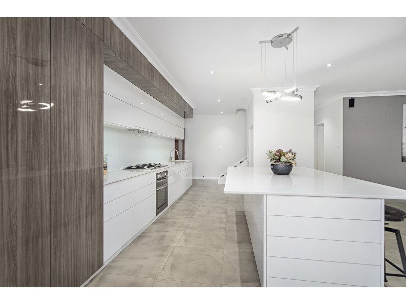 2 Vince Court, Wandina WA 6530